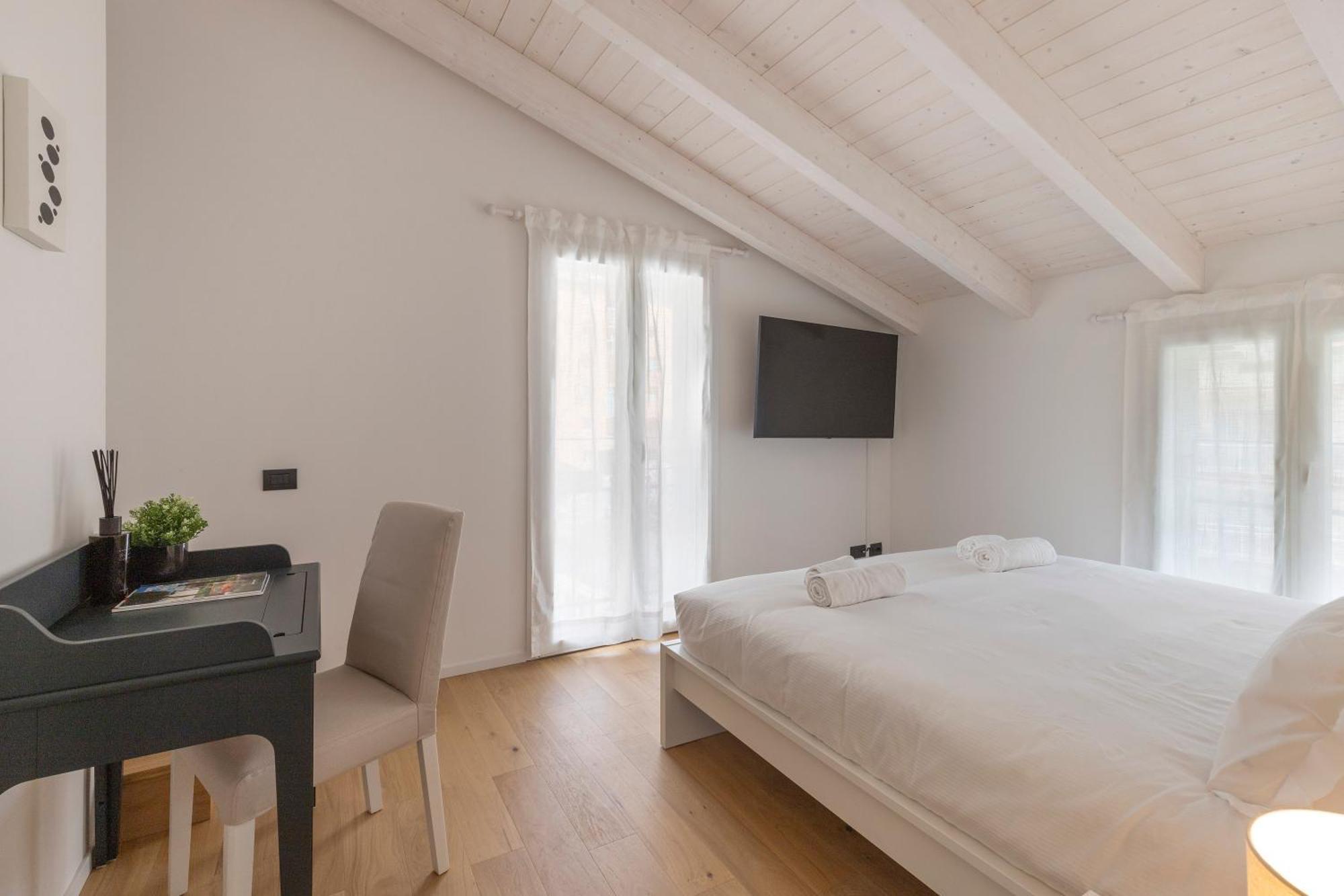 Olmo Suites โกโม ภายนอก รูปภาพ